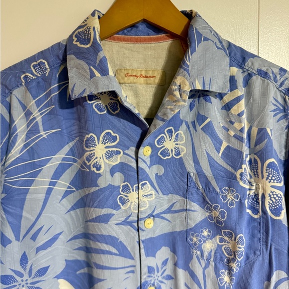 Tommy Bahama Silk Shirt Mens Medium Blue Floral Tropic Island Print Short Sleeve - Picture 2 of 10